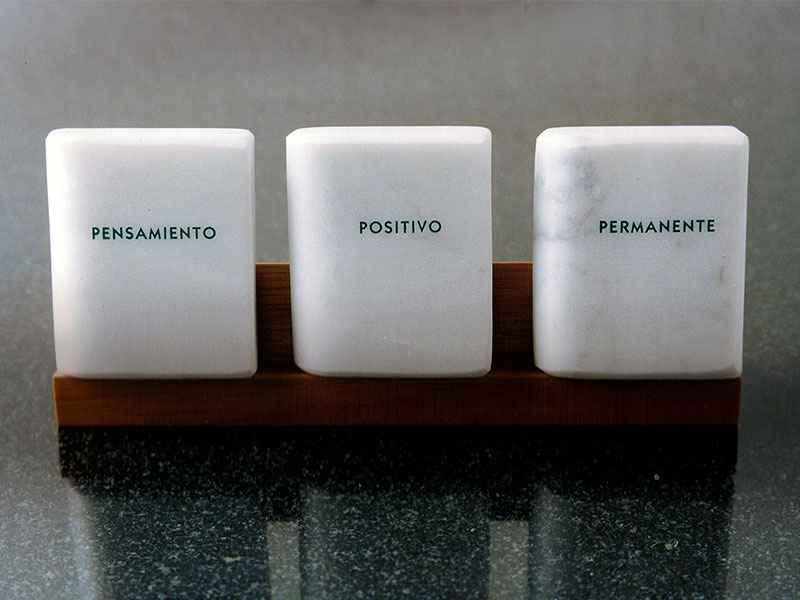 Pensamiento, Positivo, Permanente, trío de mármol de Carrara, 6 cm x 5 cm x 2 cm, 1984