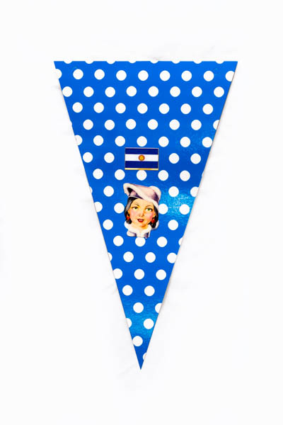 Argentina Pop III. Serie de 10 banderines, papel impreso y papel collage;medidas variables. 2015
