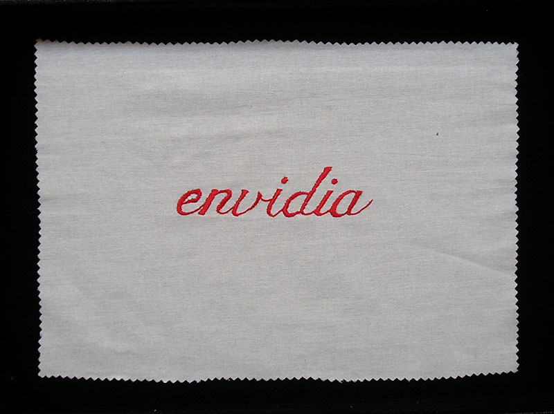 Envidia, serie Los siete pecados capitales, bordado sobre género de algodón, 2001