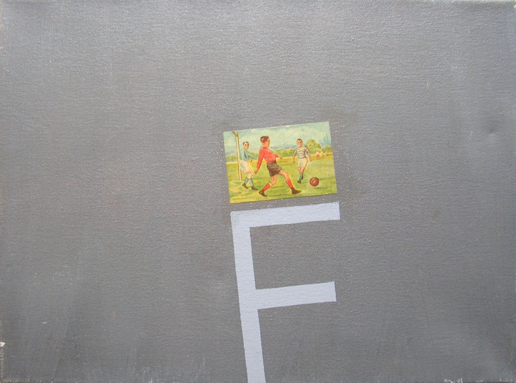 Abecedario F Fútbol; objetos ensamblados, tela, papel sobre bastidor, 30 cm x 40 cm, 2007