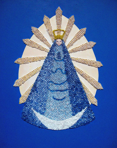 Virgen de Luján, acrílico y plástico sobre madera, 2011.