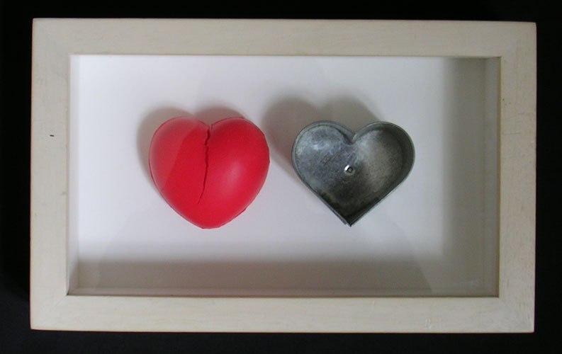 Corazón-Corazón II, objetos ensamblados, 2002.