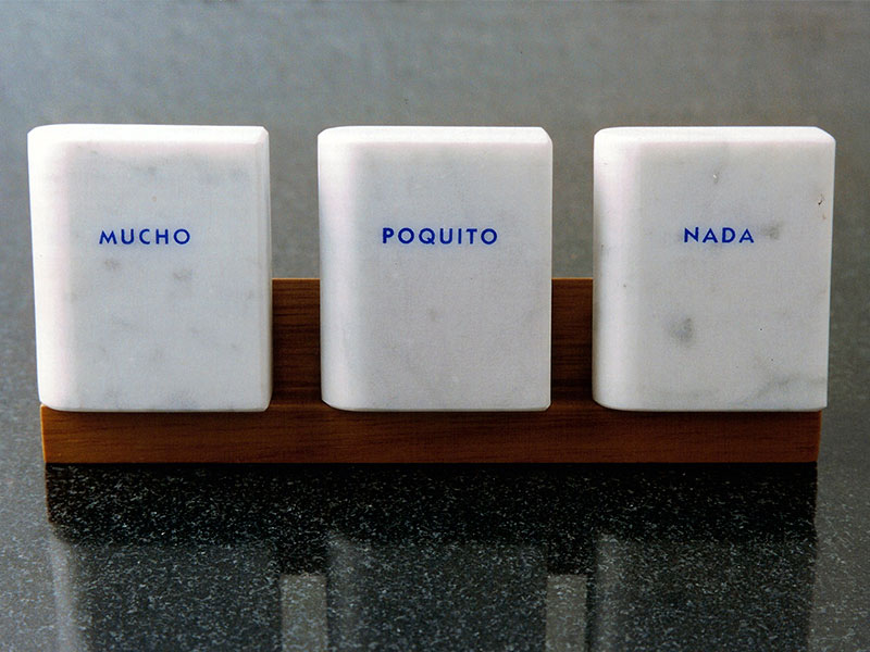 Mucho, Poquito, Nada, trío de mármol de Carrara, 6 cm x 5 cm x 2 cm, 1984