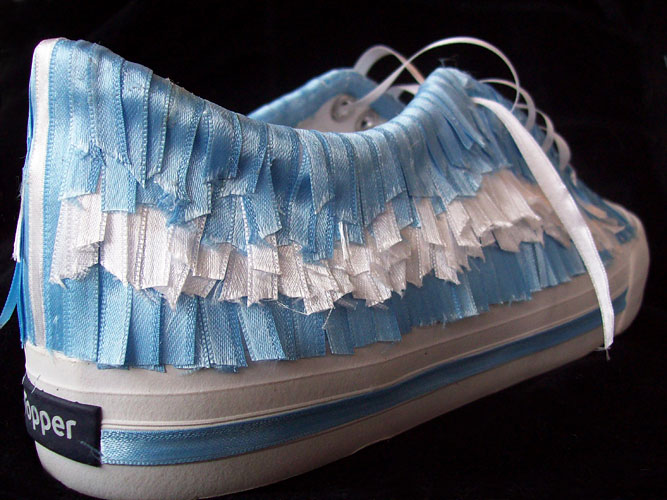 Zapatillas patrias (detalle) - Topper, cintas ensambladas, 2010 
